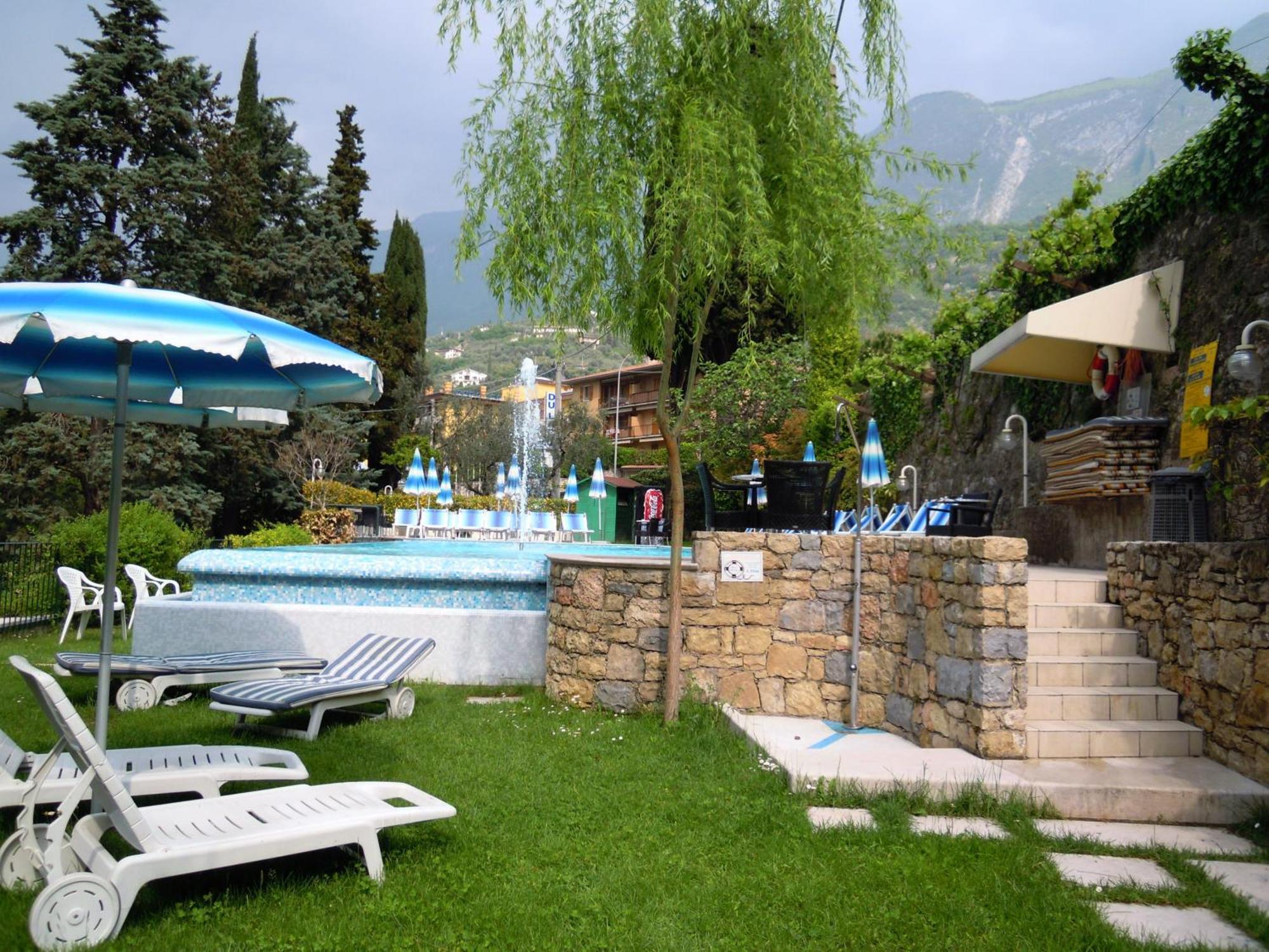 Beach Hotel Du Lac Malcesine Buitenkant foto