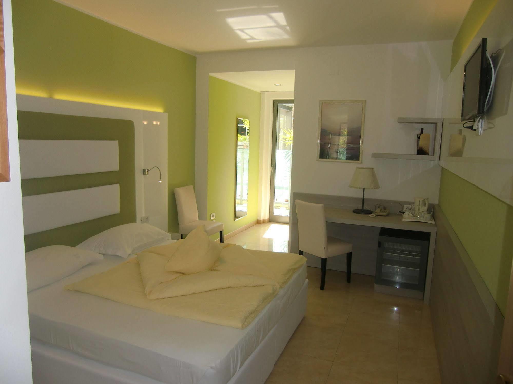 Beach Hotel Du Lac Malcesine Buitenkant foto
