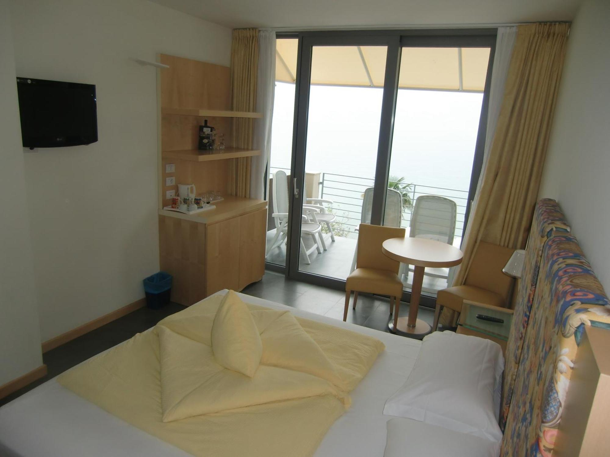 Beach Hotel Du Lac Malcesine Buitenkant foto